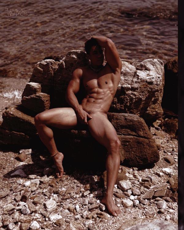 Homme-6-精壯美男魚